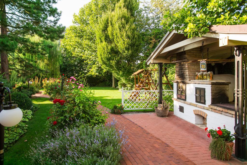 Villa Rosa Dunajská Streda Exteriör bild