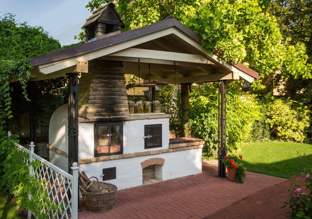Villa Rosa Dunajská Streda Exteriör bild