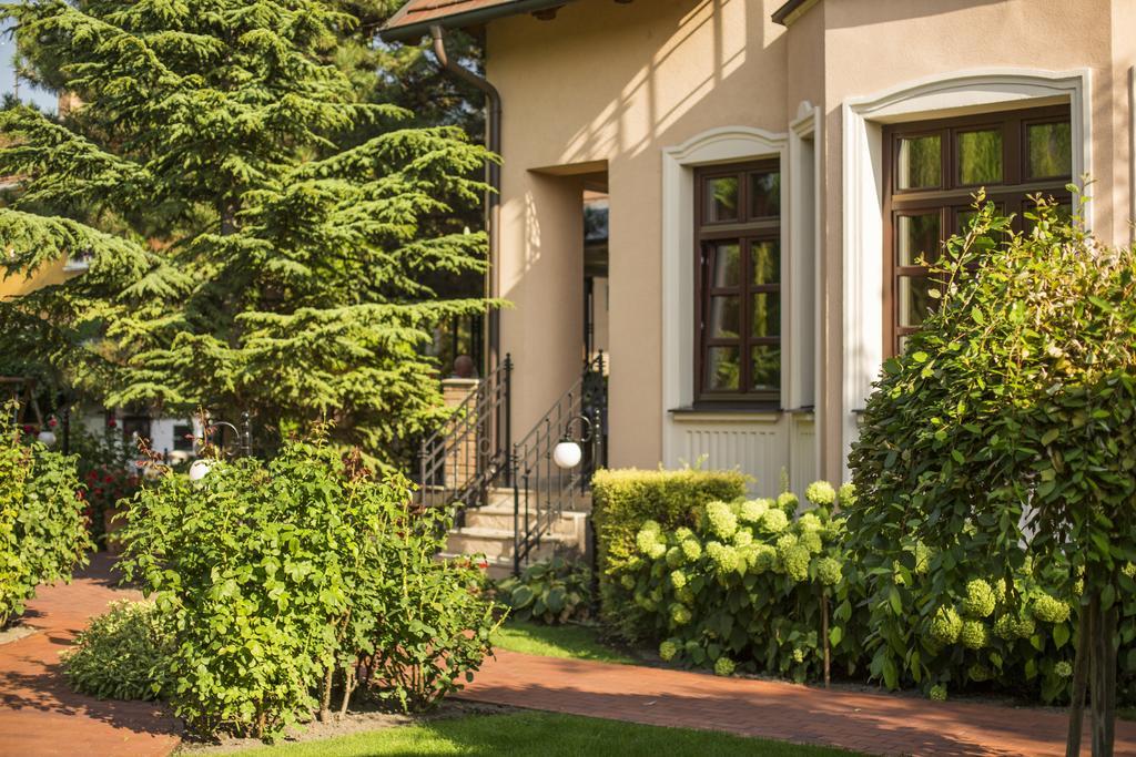Villa Rosa Dunajská Streda Exteriör bild